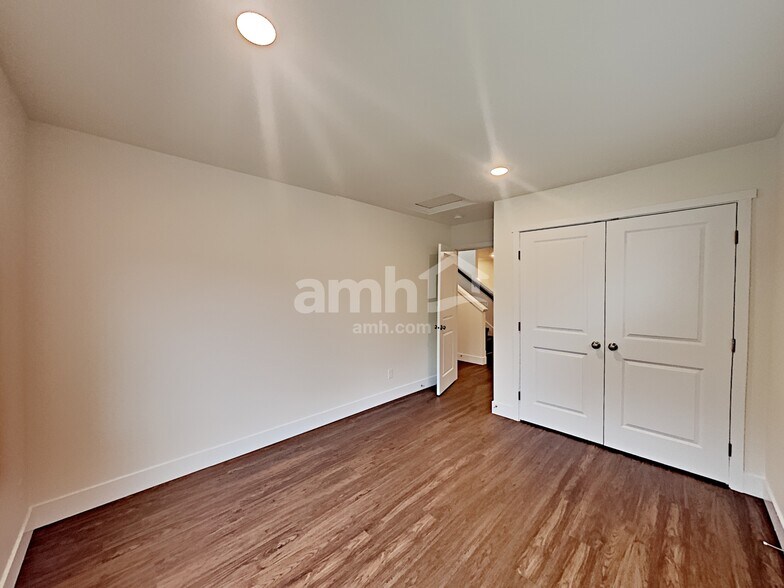Building Photo - 33088 Naches Peak Ln