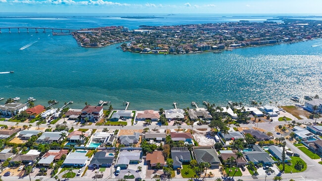 Building Photo - 2173 W Vina Del Mar Blvd