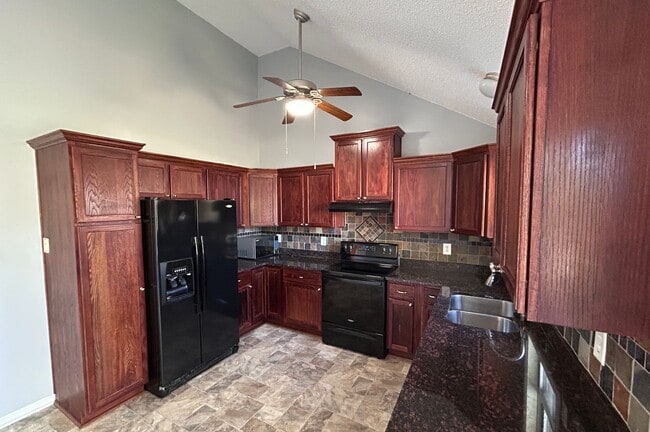 Building Photo - COMING SOON- 3bd/2bath Home North of the River!!