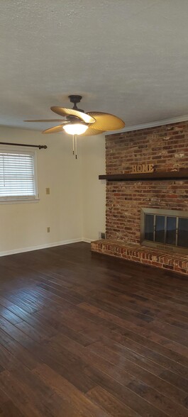 Sitting room/Den - 4570 Cain Creek Trl SW