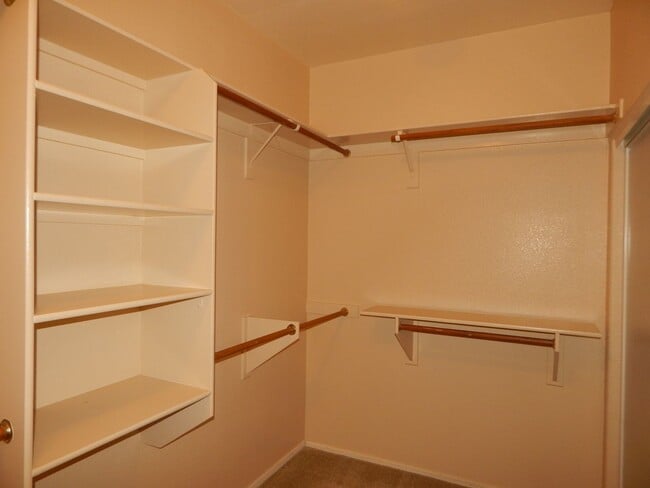 Building Photo - 3 Bedroom 2 Baths 1844 Sqft in Bluffs
