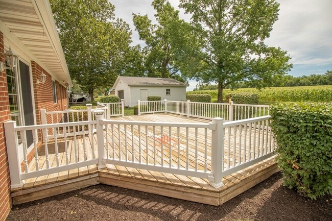 Building Photo - Cute 3 BR Ranch in Romney - 10 Minute Drive to Lafayette!