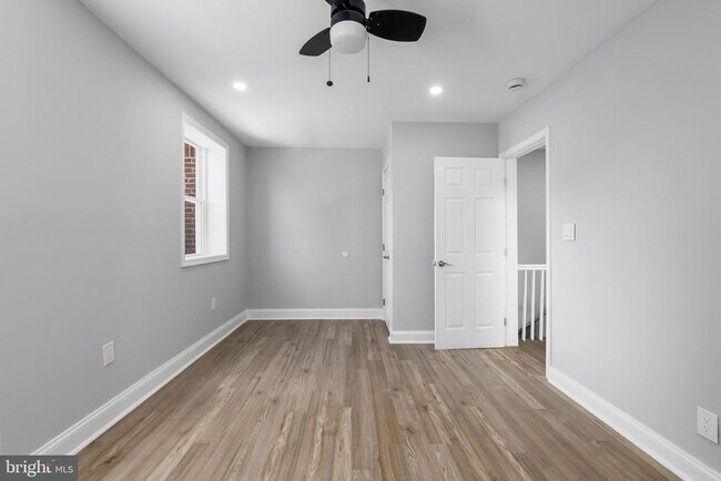 Building Photo - 1401 18th Pl SE