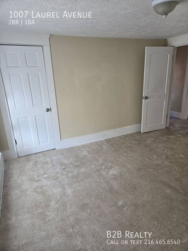 Building Photo - 1007 Laurel Ave