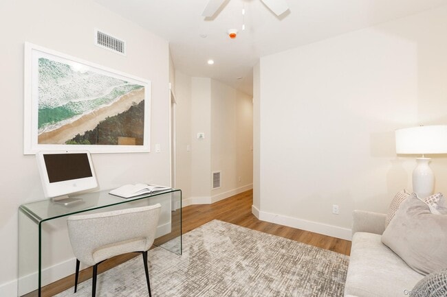 Building Photo - 1741 Deer Park Ave