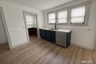 Building Photo - 40 Rogers St