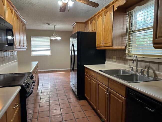 Primary Photo - 1206 Pembrook Dr