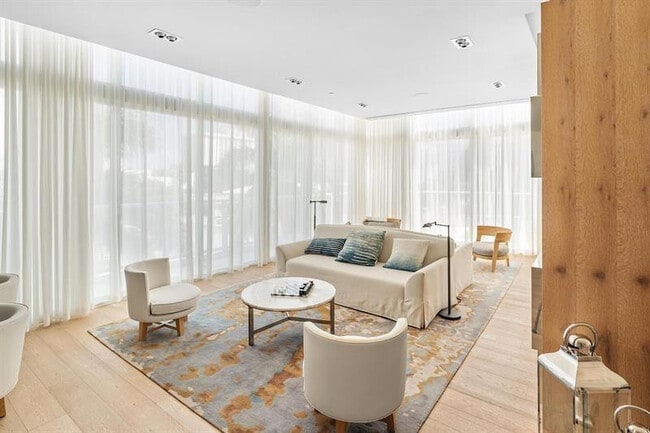 Building Photo - 401 N Birch Rd