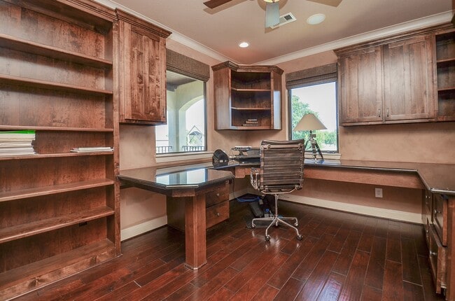 Building Photo - 12316 Oak Bend Cir