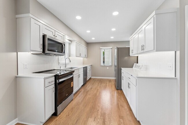 Building Photo - Newly renovated 3-bedroom, 2-bath home