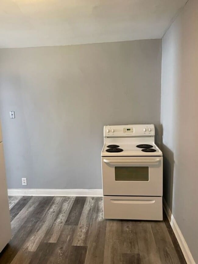 Building Photo - Updated two bedroom one bath duplex in Capitol Heights