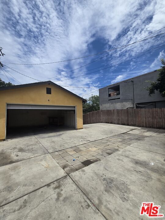 Building Photo - 8822 Orchard Ave