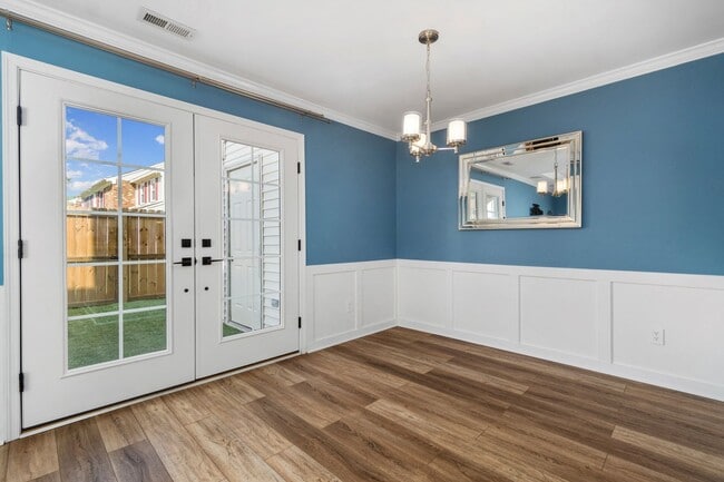 Building Photo - Yorktown Living