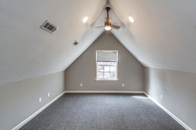 Building Photo - 340 Willow Ridge Cove