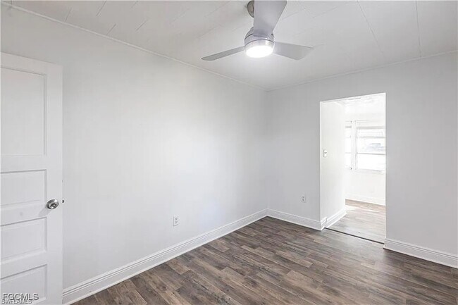 Building Photo - 2217 Dora St