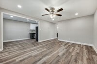Building Photo - 1005 Summer Ct Cir