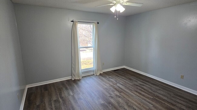 Building Photo - 4 Bedroom