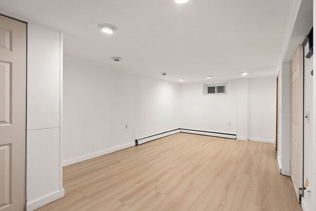 Building Photo - 39 Harland Rd