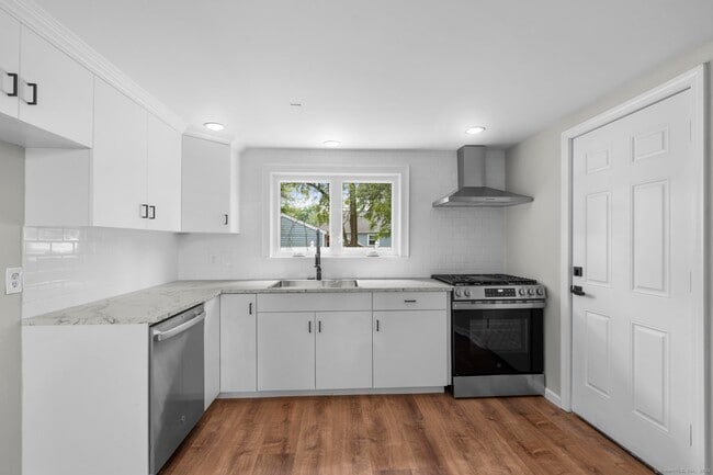 Building Photo - 17 Brookdale Ave