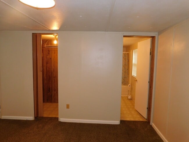 Building Photo - Cozy Modular Home in Newport