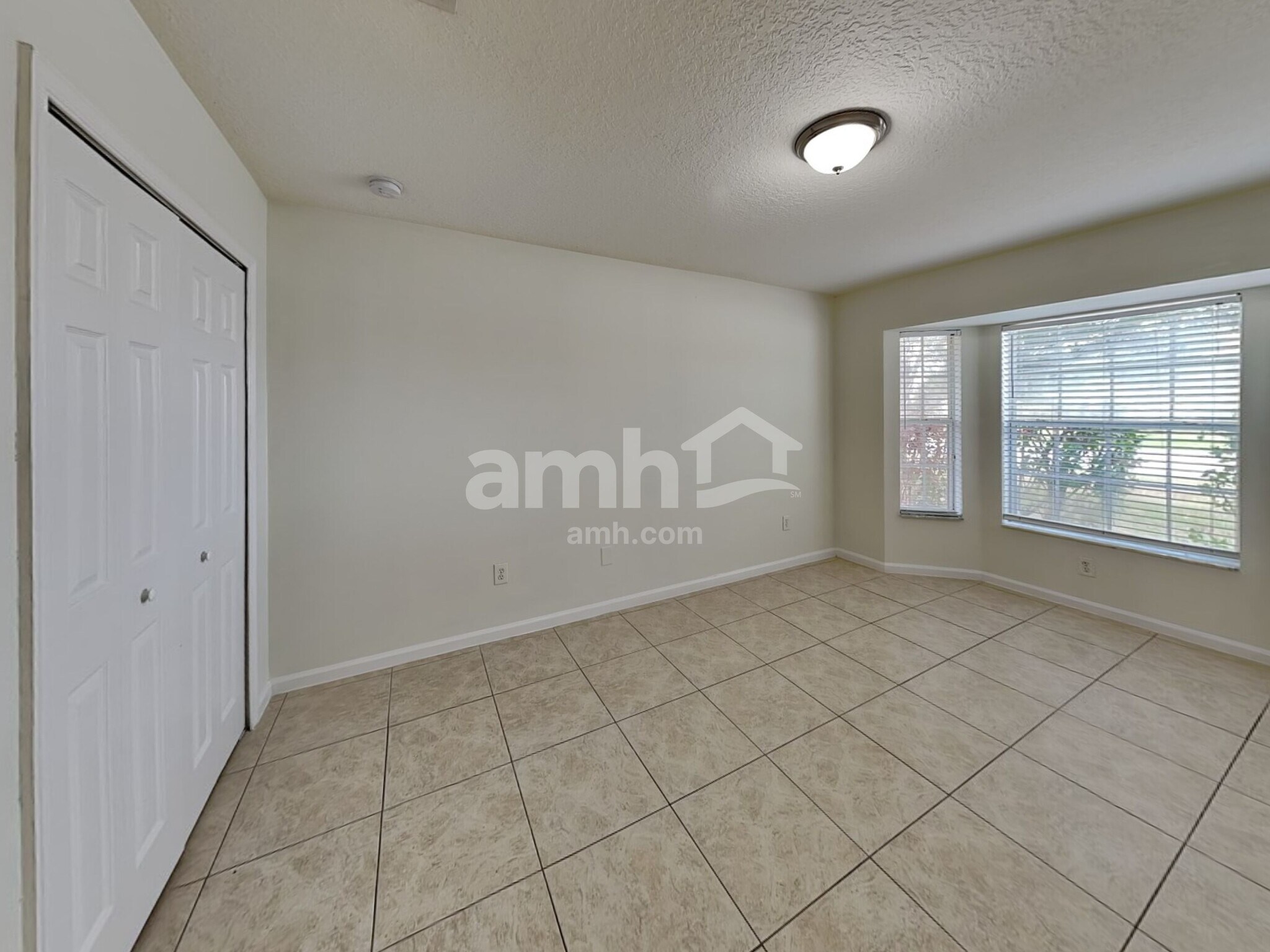 Building Photo - 1009 SW Alcantarra Blvd