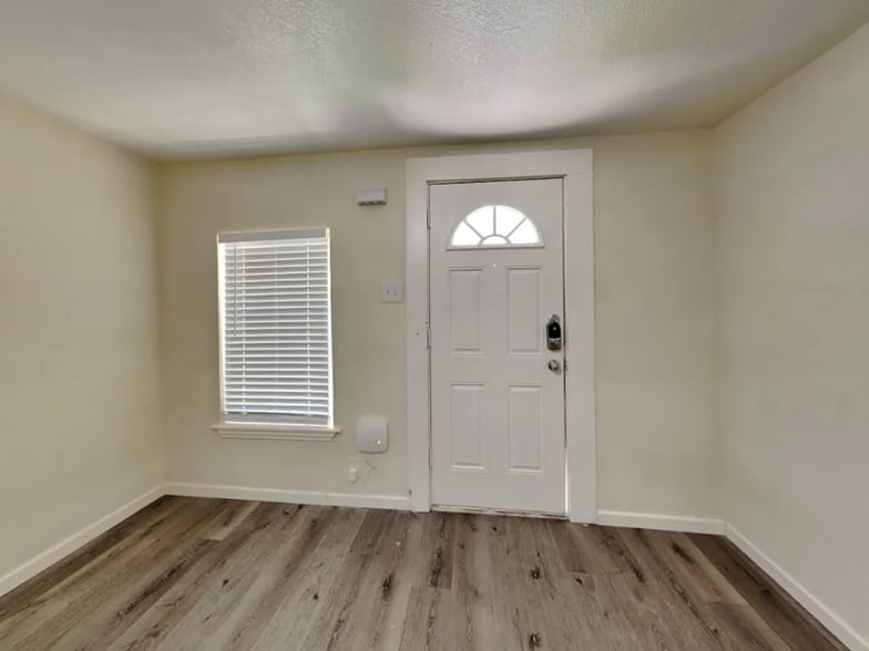 Building Photo - 5708 Kilpatrick Ave