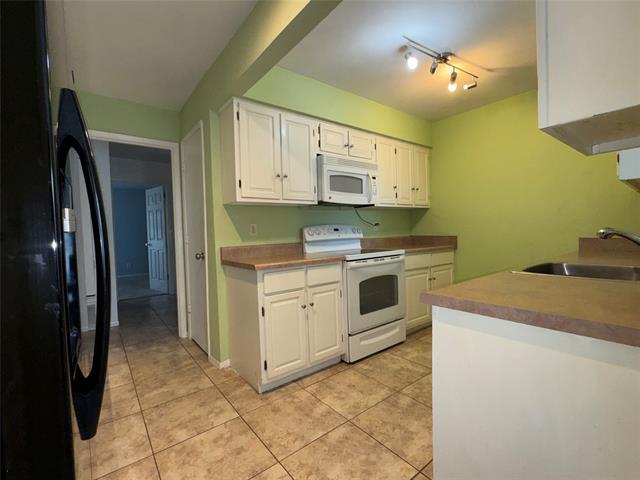 Building Photo - 9106 Emberglow Ln