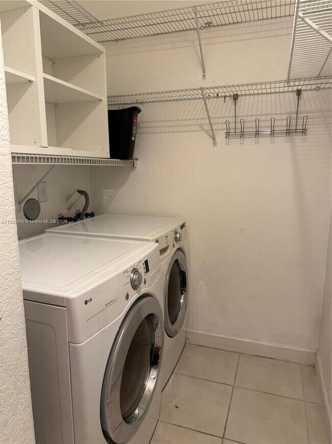 Building Photo - 15030 SW 9th Terrace