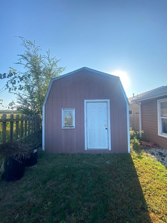 Building Photo - Italian Estates Property Management