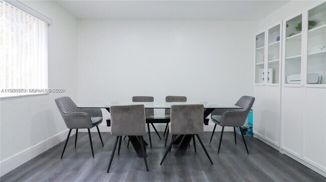 Building Photo - 15330 SW 134th Pl