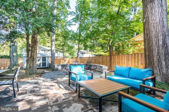 Building Photo - 8601 Cromwell Dr