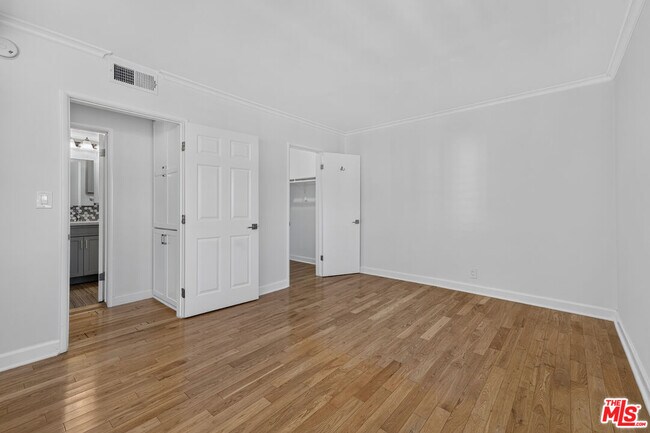 Building Photo - 1301 Flores St