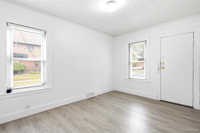 Building Photo - 17214 Roselawn St