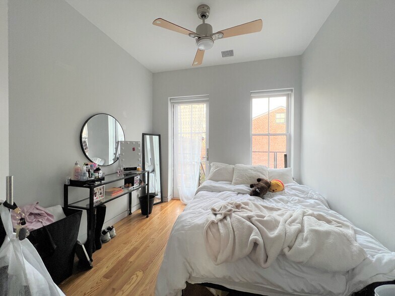 Building Photo - 1607 Tremont St