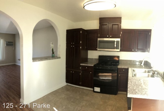 Building Photo - 271 Parke St