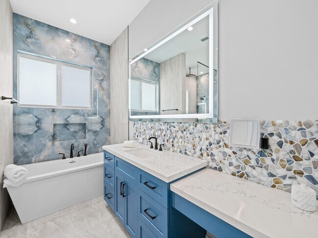 Building Photo - 2754 NE 31st Ct