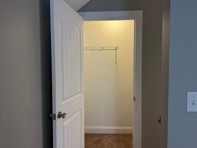 Building Photo - Beautiful Rental in Canterbury Farms in Gr...