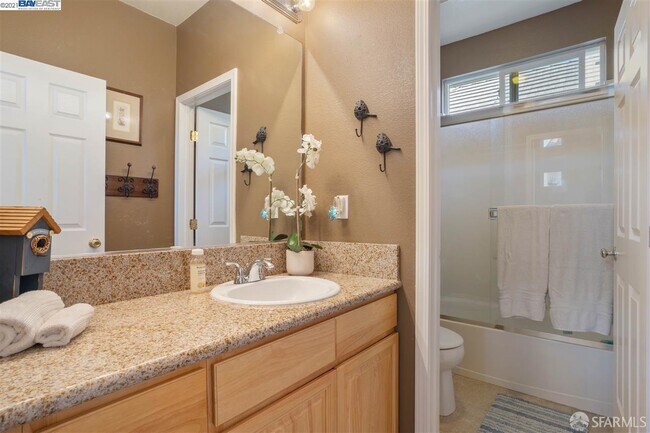 Building Photo - 699 Flemish Ct