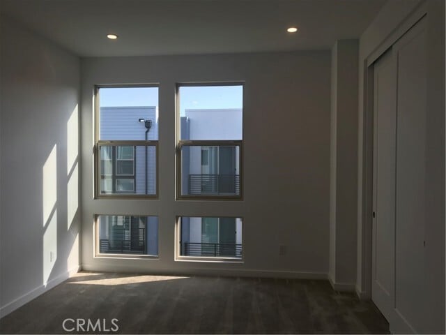 Building Photo - 322 Placemark