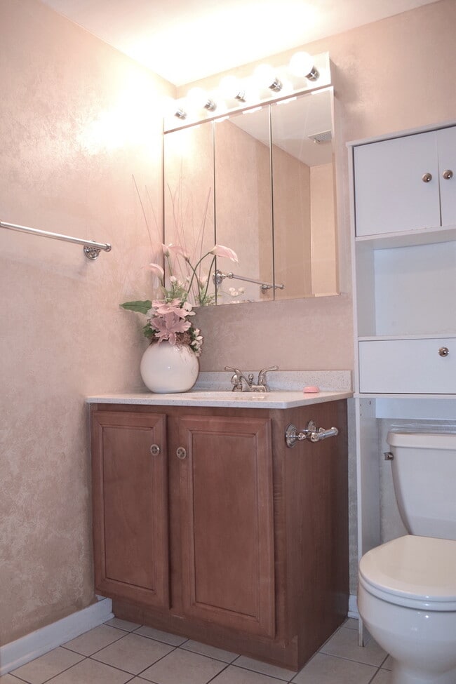 Building Photo - 2258 Abbeywood Dr