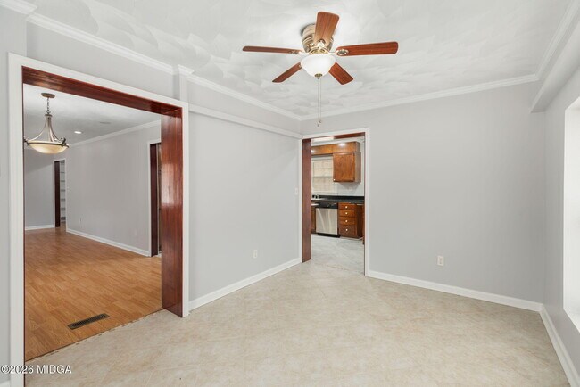 Building Photo - 1496 Wesleyan Dr