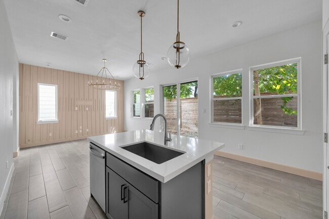 Building Photo - 9551 Neuens Rd
