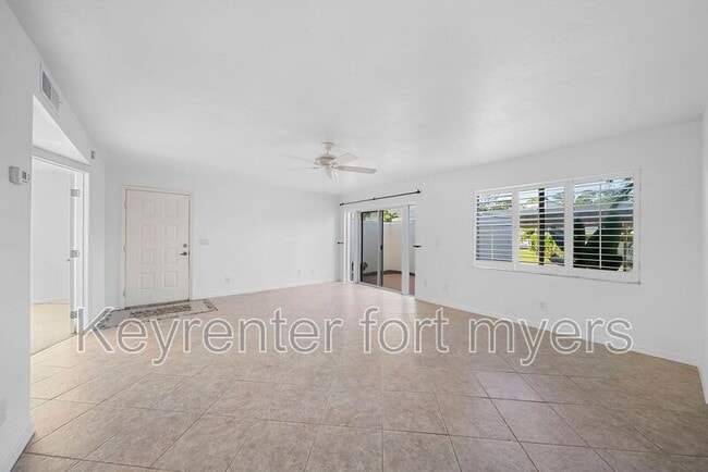 Building Photo - 3052 Kings Lake Blvd