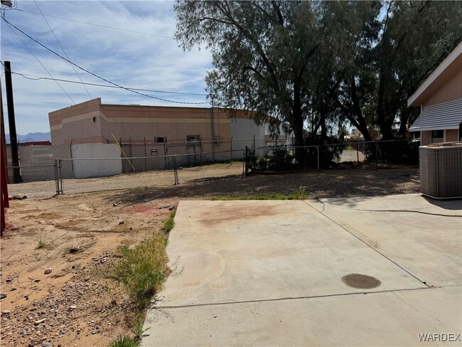 Building Photo - 615 Mead Ln