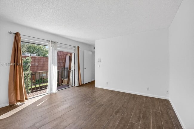 Building Photo - 3007 San Clara Dr