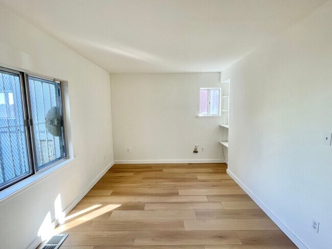 Building Photo - Bernal Heights 2Br House with Skylights, V...