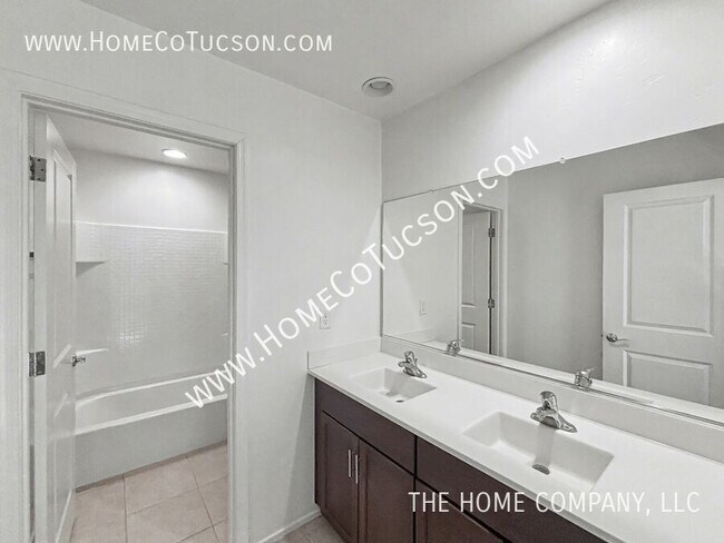 Building Photo - 7108 S Via Gaucho Viejo