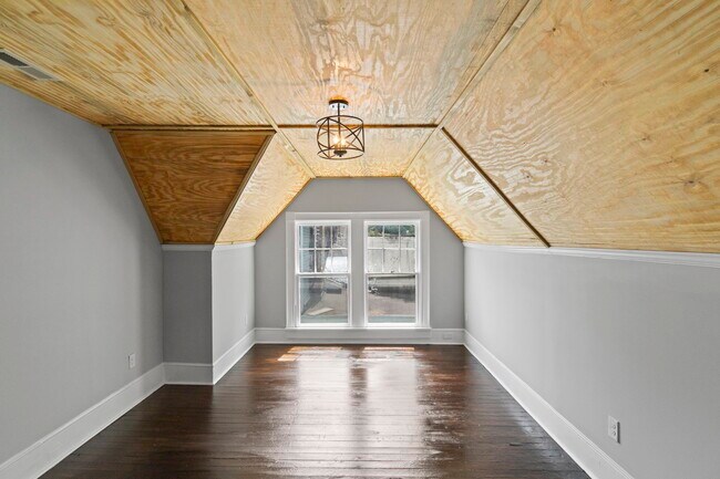 Building Photo - 412 S Ellis St