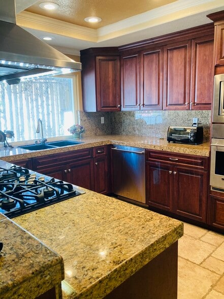 Building Photo - 31264 Contour Ave