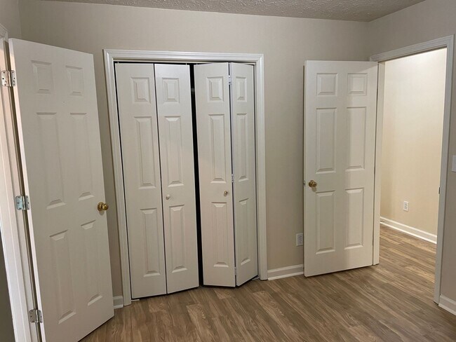 Building Photo - 618 Ridge Park Dr